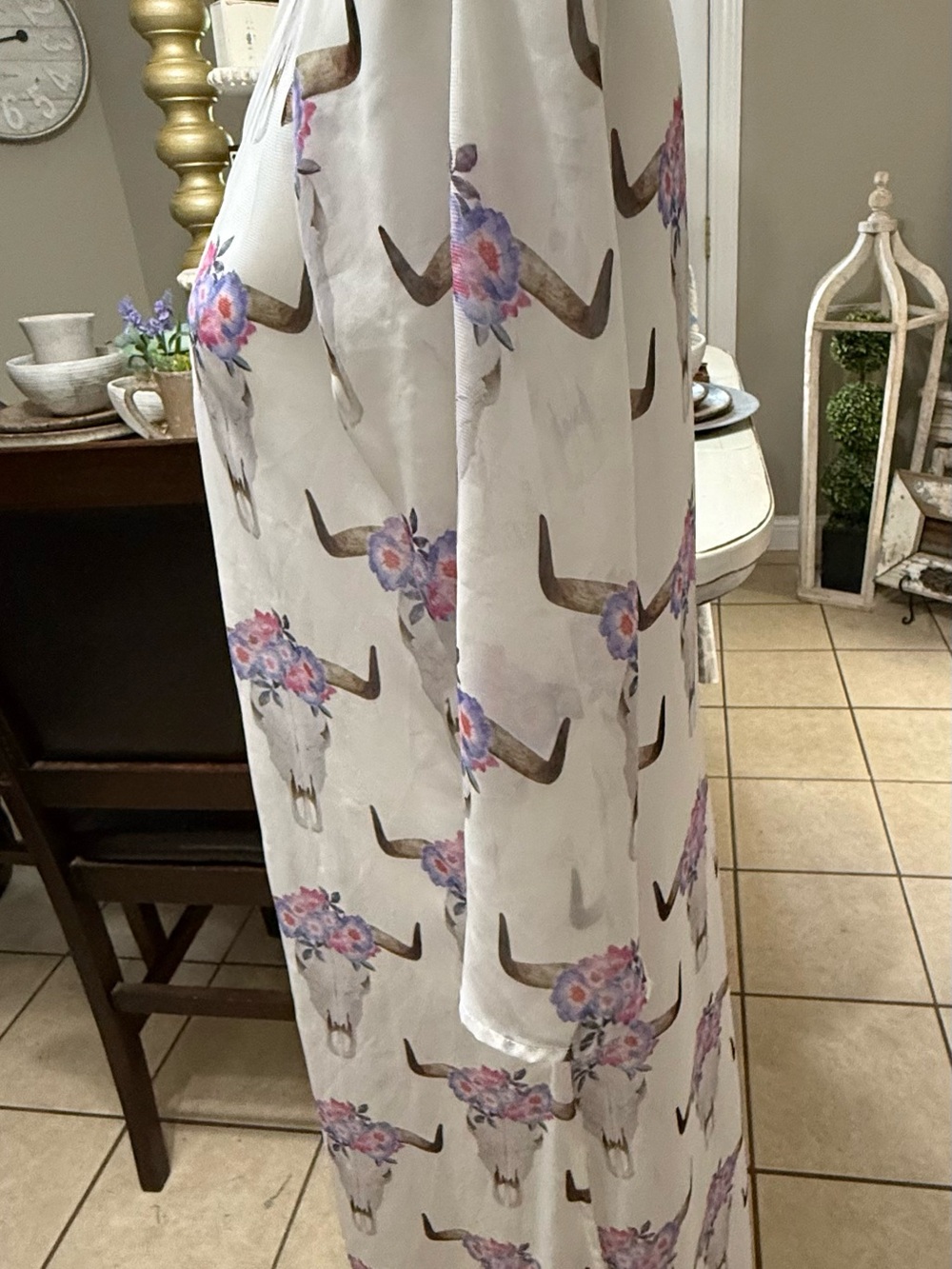 Show Me Your MuMu Cream Floral Skull Duster - Picture 4 of 7